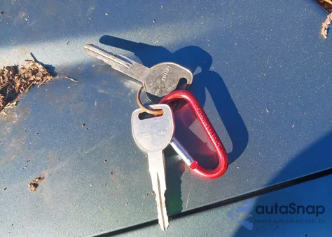 2000 Honda Civic Value Package from USA, damaged, VIN 2HGEJ6611YH512865